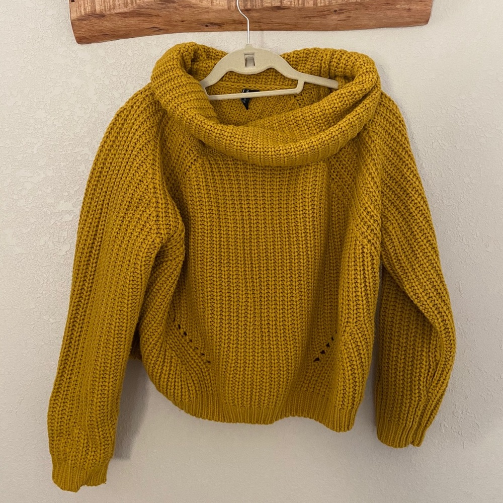 Moon & Madison sweater